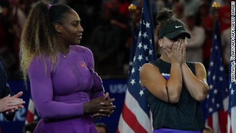 Andreescu reagisce dopo aver battuto Serena Williams nella finale degli US Open.