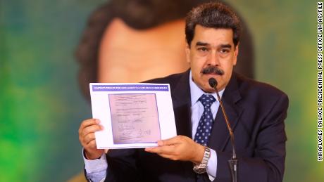 Maduro in Venezuela stringe la presa sul potere, aiutato dal blocco del coronavirus