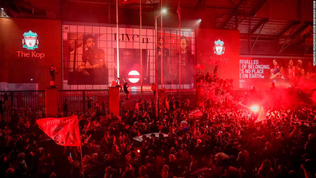 Il boss del Liverpool Jurgen Klopp esorta i fan a non incontrarsi per festeggiare