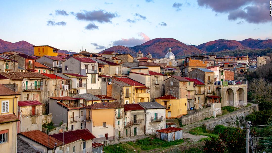 Cinquefrondi: la città italiana "senza Covid" che vende case per $ 1