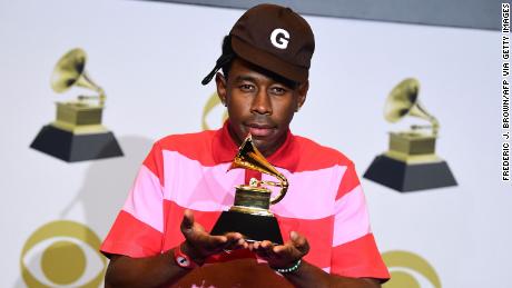 Grammy Awards per aver ribattezzato la controversa categoria `` urbana ''  