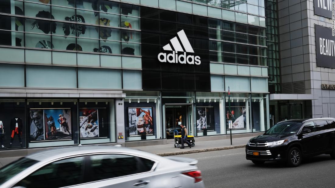 Il leader dell'Adidas Karen Parkin afferma che i colloqui sul razzismo sono "rumorosi"
