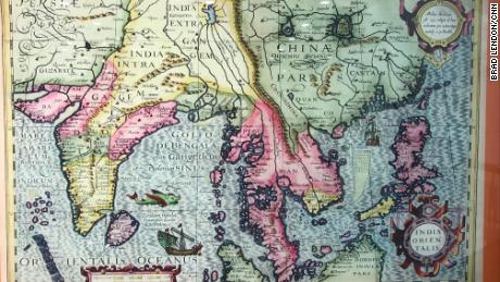 Una mappa è esposta al Museo delle Isole Paracel per sostenere le pretese di sovranità del Vietnam su quelle della Cina.