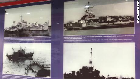 Le foto esposte all'interno del Museo Paracels mostrano le navi coinvolte in uno scontro con la Cina