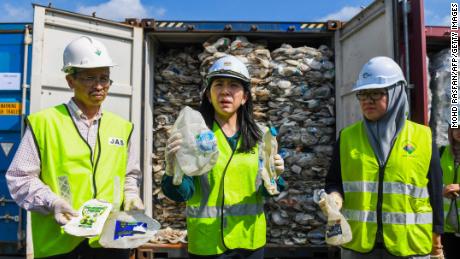 La Malesia ha inviato tonnellate di rifiuti di plastica nei paesi ricchi, sostenendo che non saranno loro cestino & # 39;