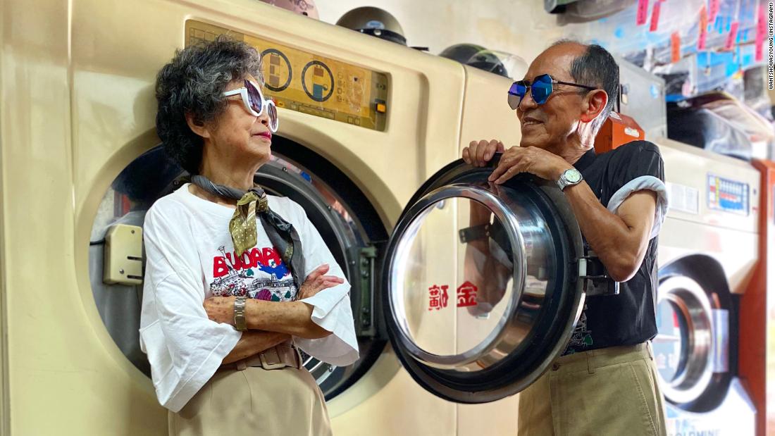 Elderly laundromat owners go viral modeling customers' forgotten clothes