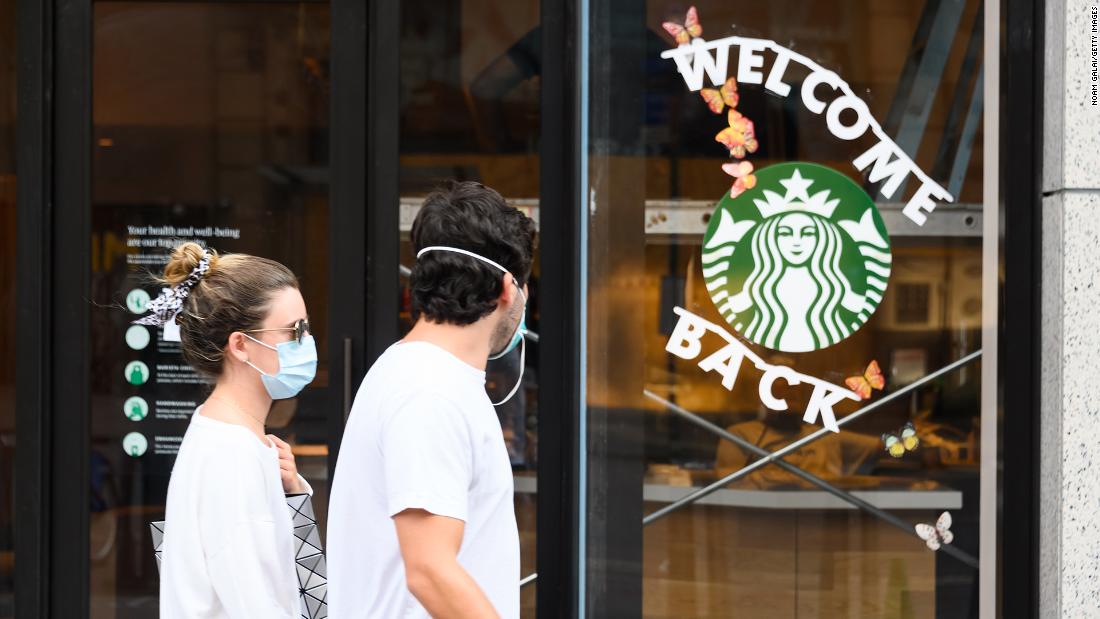 Starbucks costringerà i clienti a indossare maschere