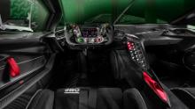 Il volante della Lamborghini Essenza SCV12 è modellato su un volante di auto da corsa di Formula 1.
