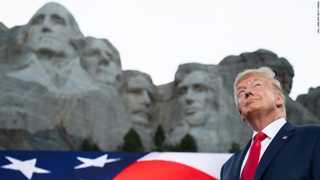 NYT: La Casa Bianca ha contattato il governatore del South Dakota per aggiungere Trump al Monte Rushmore