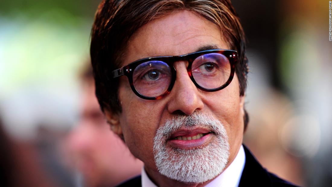Amitabh Bachchan è dimesso dall'ospedale dopo essersi ripreso dal coronavirus