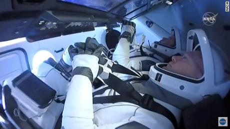 Gli astronauti di SpaceX Crew Dragon tornano sulla Terra